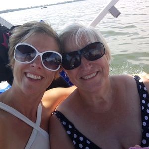 Meet your Posher, Emi